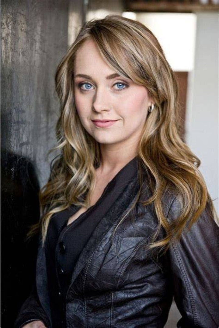 Amber Marshall Hottest Pics In Bikini HD Wallpapers