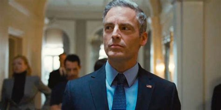 Justin Kirk with the Succession cast r/SuccessionTV