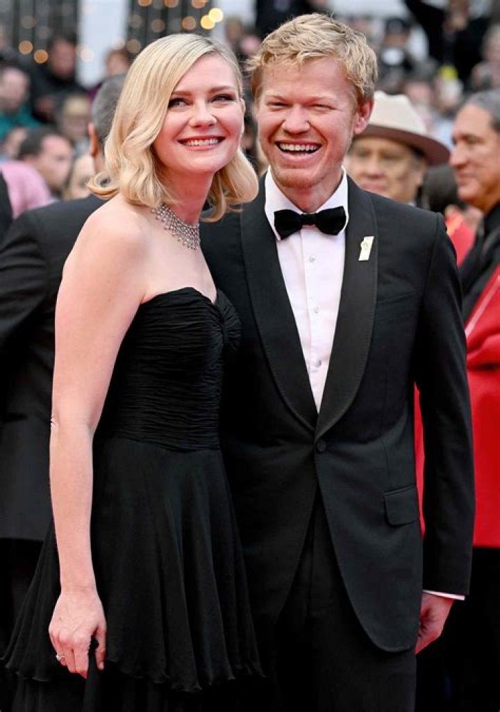 Kirsten Dunst & Fiancé Jesse Plemons Have a Family Holiday Luncheon