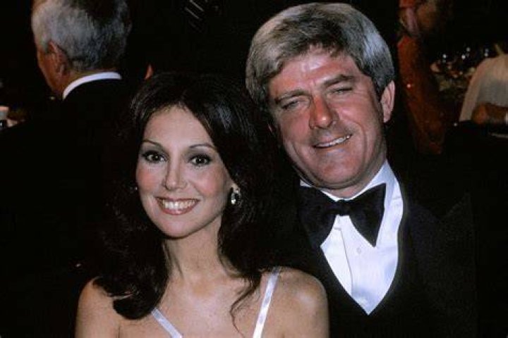 Marlo Thomas Discusses Controversial Topics With Phil Donahue